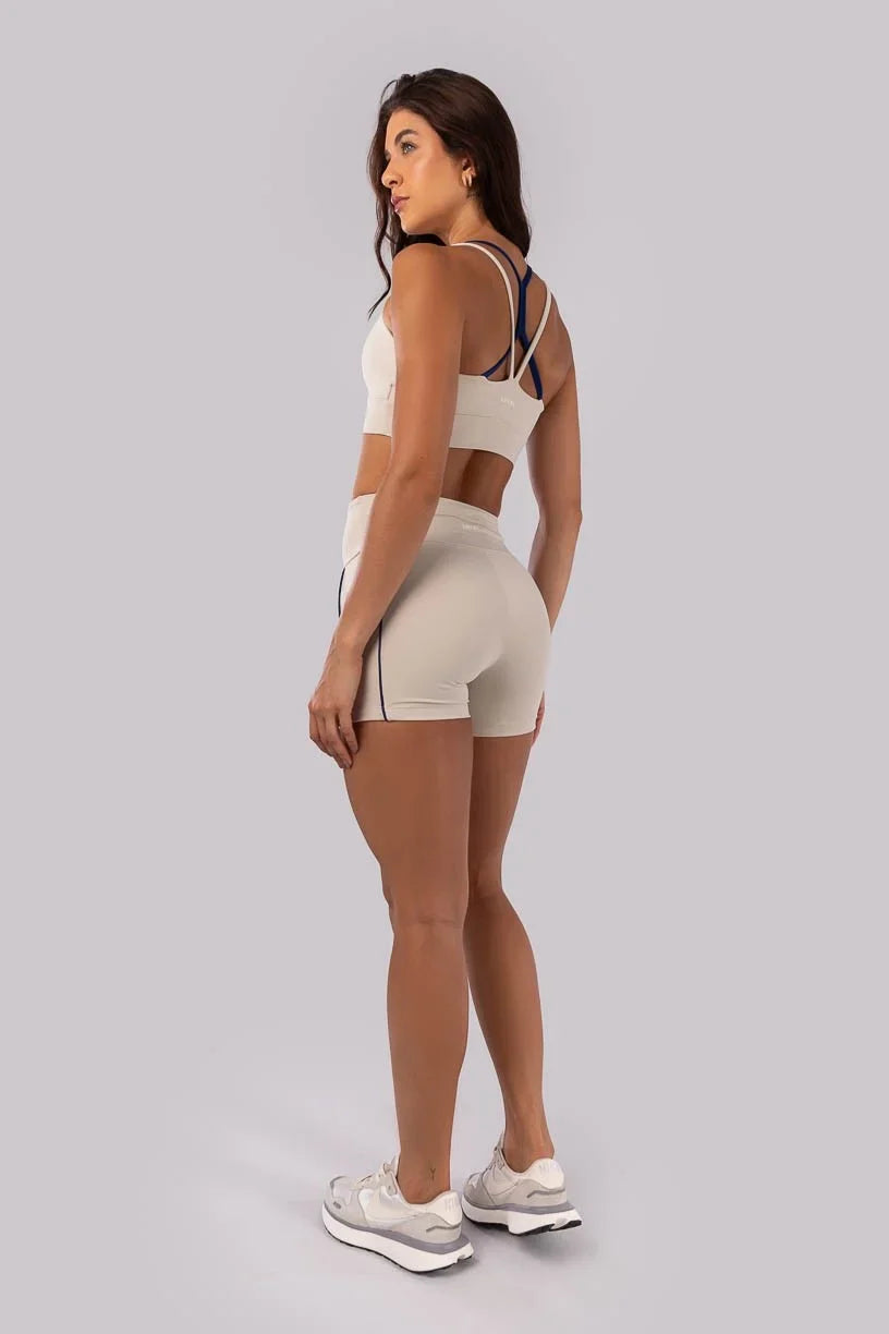 Short com Bolsos e Vivos em Mix de Tecidos (Bege / Azul Marinho) | Ref: K4531-A