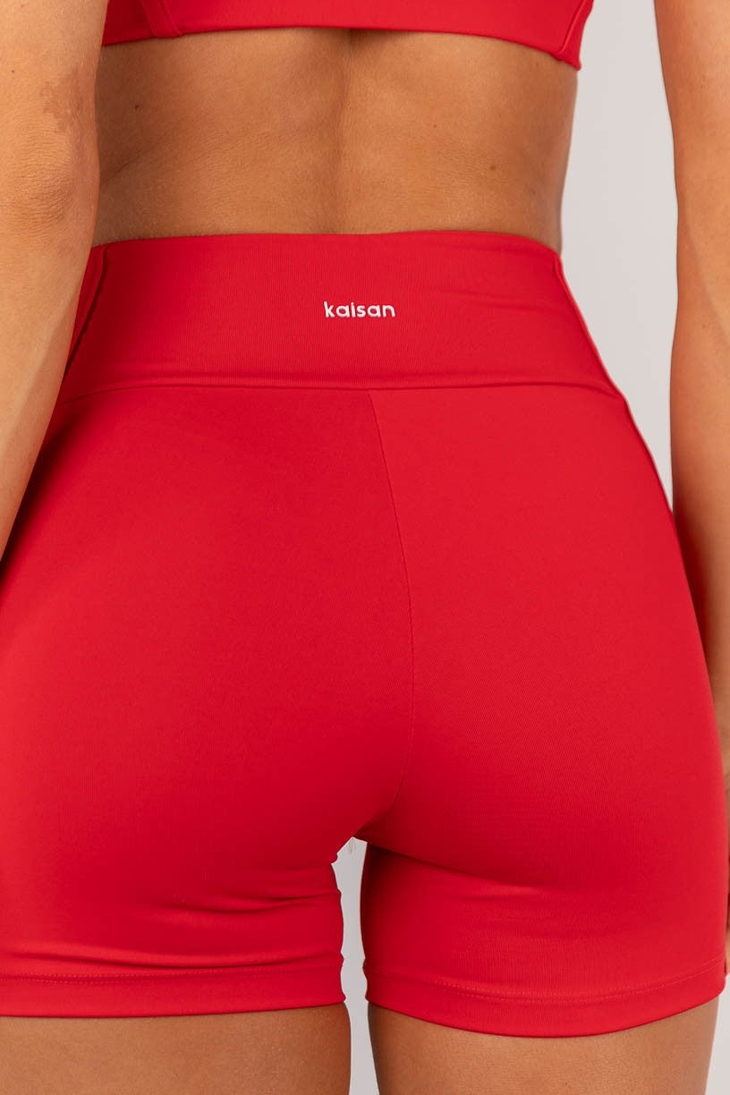 Short com Chapados na Faixa Lateral (Vermelho) | Ref: K4587-A