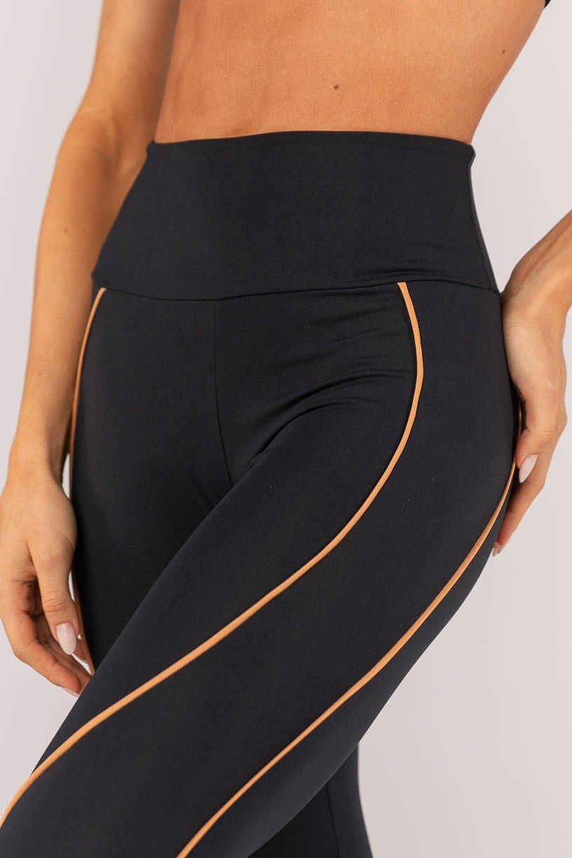 Calça Legging com Vivos (Preto / Caramelo) | Ref: K4598-A