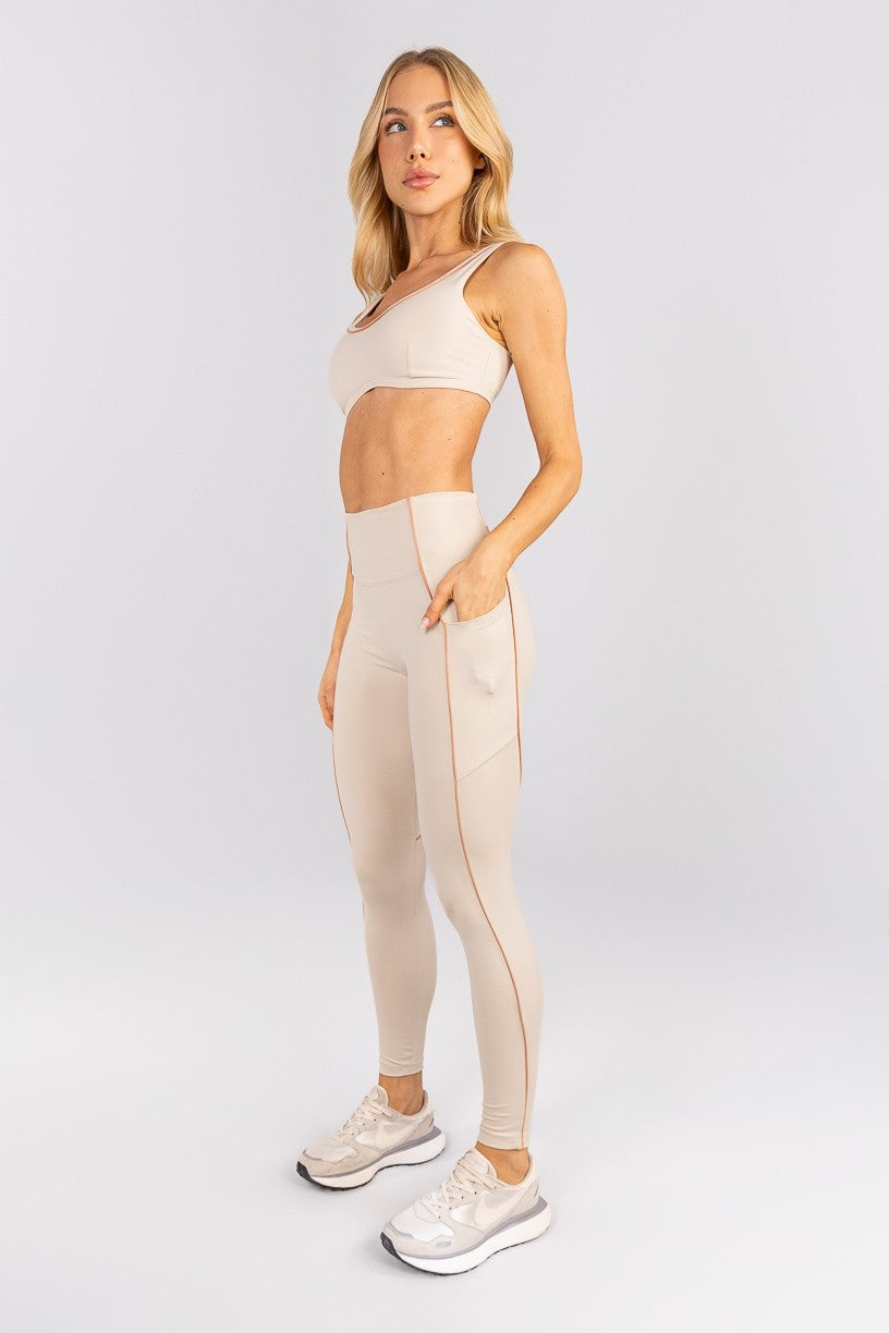 Top Alças Largas e Viés com Vivo Embutido (Off-White / Macadâmia) | Ref: K4646-C