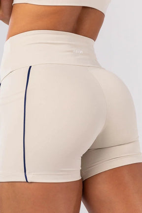 Short com Bolsos e Vivos em Mix de Tecidos (Bege / Azul Marinho) | Ref: K4531-A