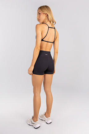 Short com Bolsos e Recortes (Preto) | Ref: K4752-A