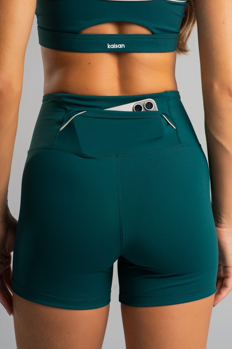 Short com Bolso no Cós e Vivo Contrastante (Imperial / Off-White) | Ref: K4838-B