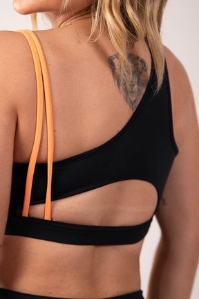 Top Assimétrico com Abertura nas Costas (Preto / Coral) | Ref: K3788-A